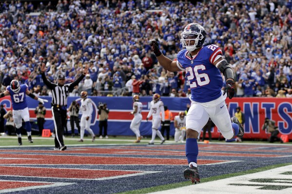 Giants defense stifles Commanders makes late stand to end 4 game